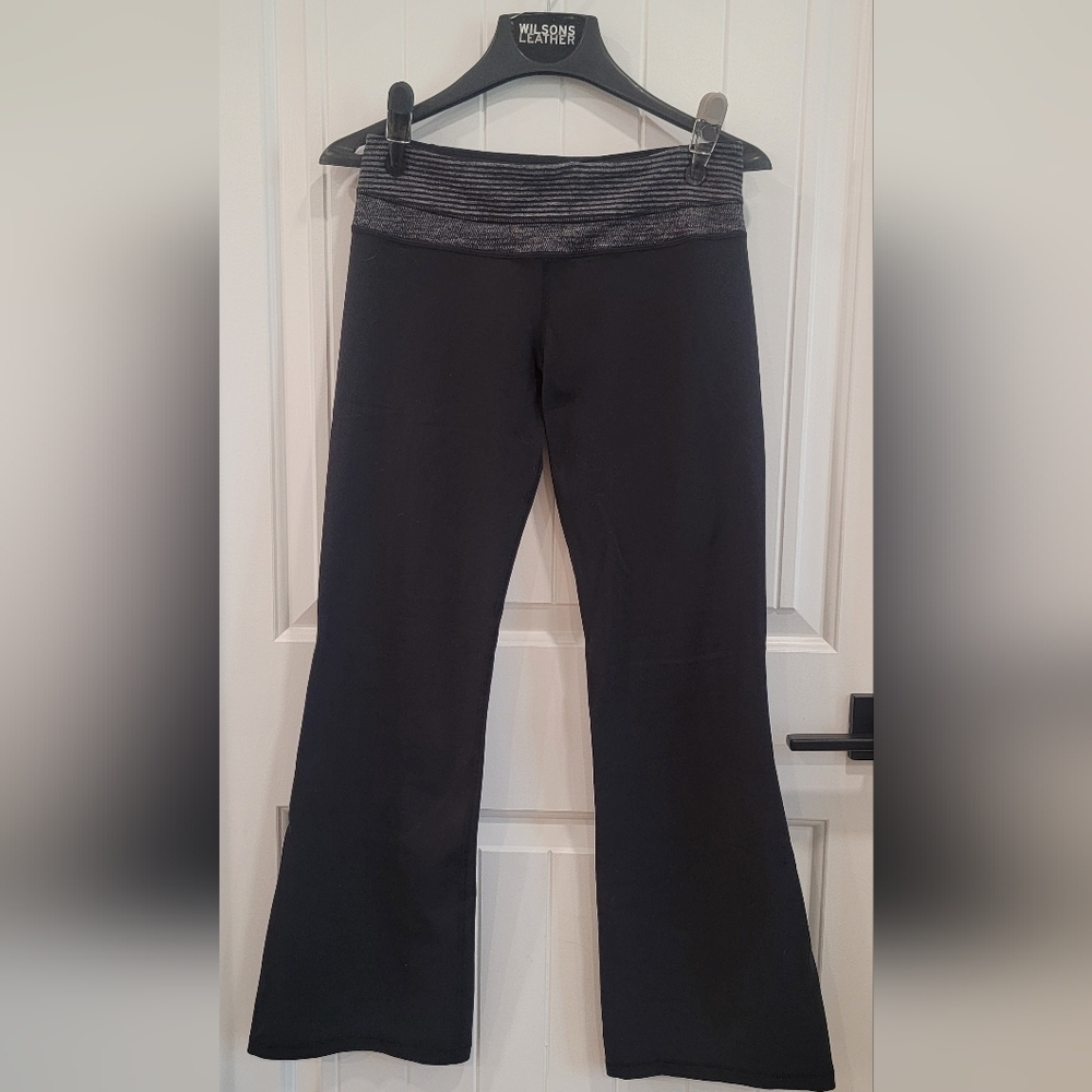 LULULEMON BLACK YOGA PANTS (sz 6)